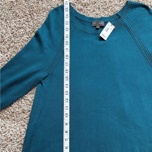 NWT THE LIMITED Crew Neck Sweater with Scoop Neck and Relaxed Fit Small - Picture 4 of 7